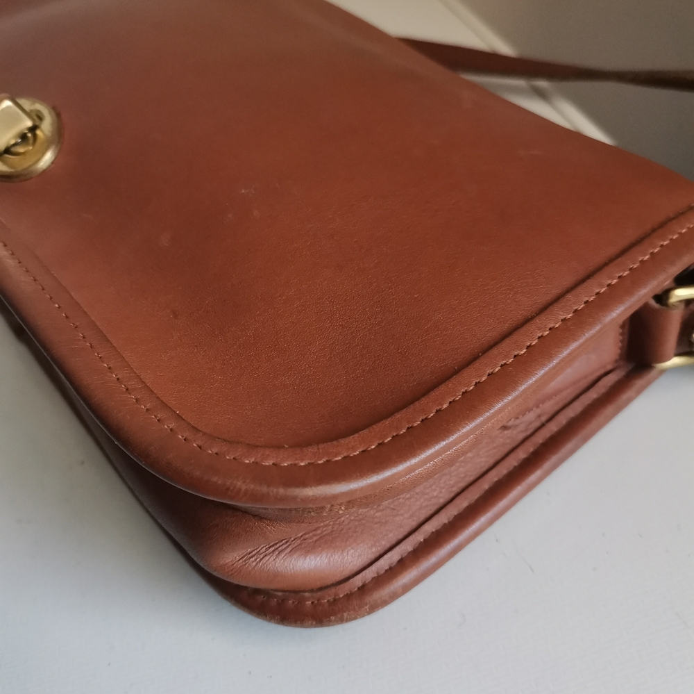 Vintage Coach # 9755Light  Brown Leather Shoulder/Crossbody Bag - Picture 11 of 13